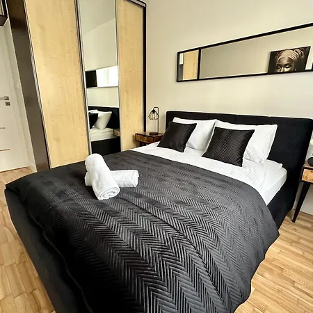 Millennium Skorosze Mango Apartman Varsó